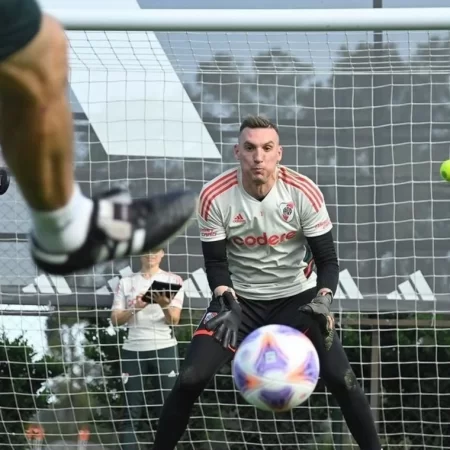 Entrenamiento físico, técnico y táctico de arqueros en fútbol profesional